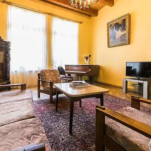 orien-royal-hotel.alltbilisihotels.com/
